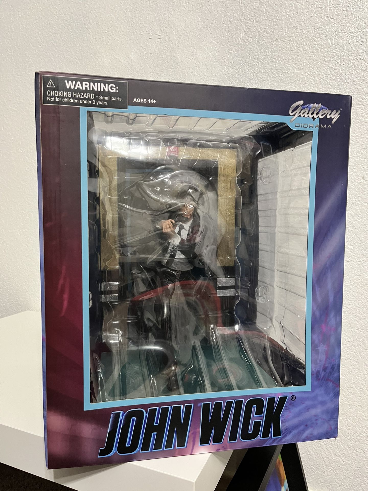 Diamond Select John Wick Gallery Diorama Statue