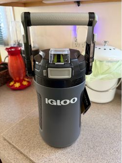 Igloo jug beverage cooler NEW $30