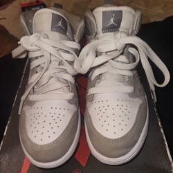 Kids Jordan 1s Size 2Y