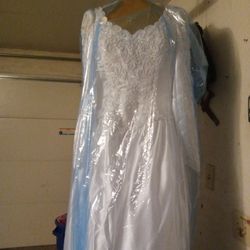 New Italian Wedding Dress Beautifully Made