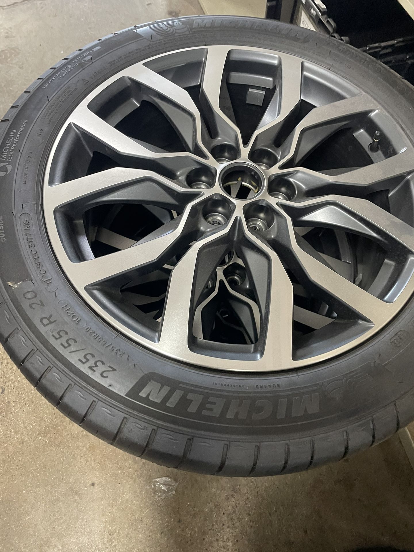 XT5 And XT6 wheels And Tires