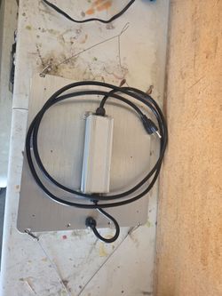 Hanging grow light