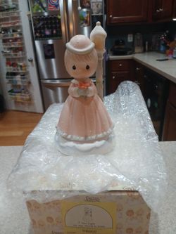 Precious moments, the light of the world is jesus music box
