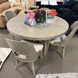 Perfect Dining set! Floor model! Easy financing! ❤️🙏 floor model!