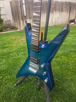 2000's Japanese made Jackson Warrior with flight case