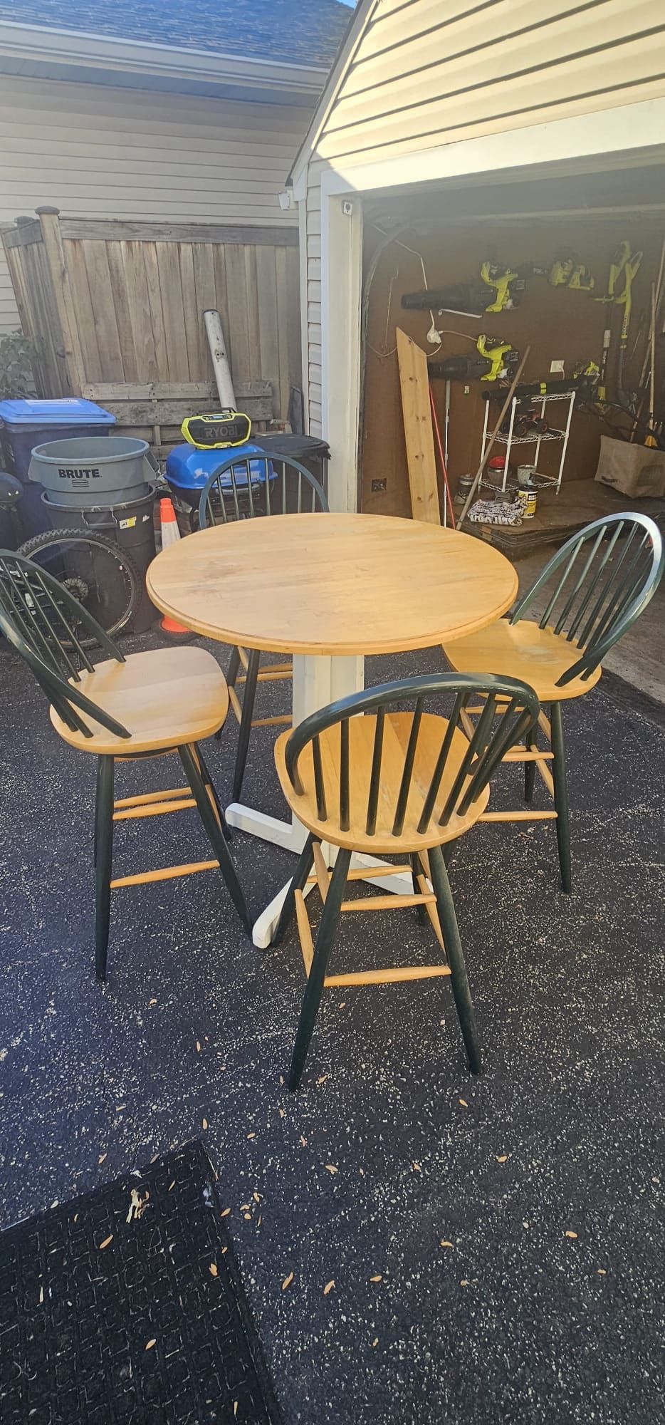 Breakfast Table With Swivel Wooden Barstools 