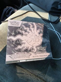 Pitch Balck Pokemon Center ETB