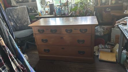 Country Chic Vintage 4 drawer dresser
