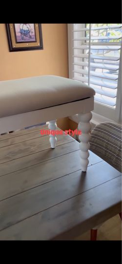 White upholstered bench Gorgeous vintage-style bench with turned spool legs.