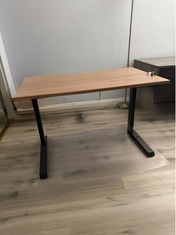 Adjustable Height Standing Desk – Good Condition