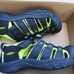 New In Box KEEN Sandals Size 3