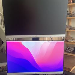 2 24 Inch HP Monitors On Stand Speakers Built In 