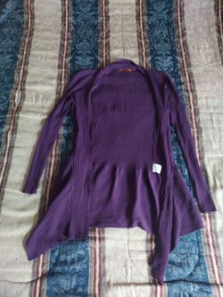 Belldini Size Medium purple knit top