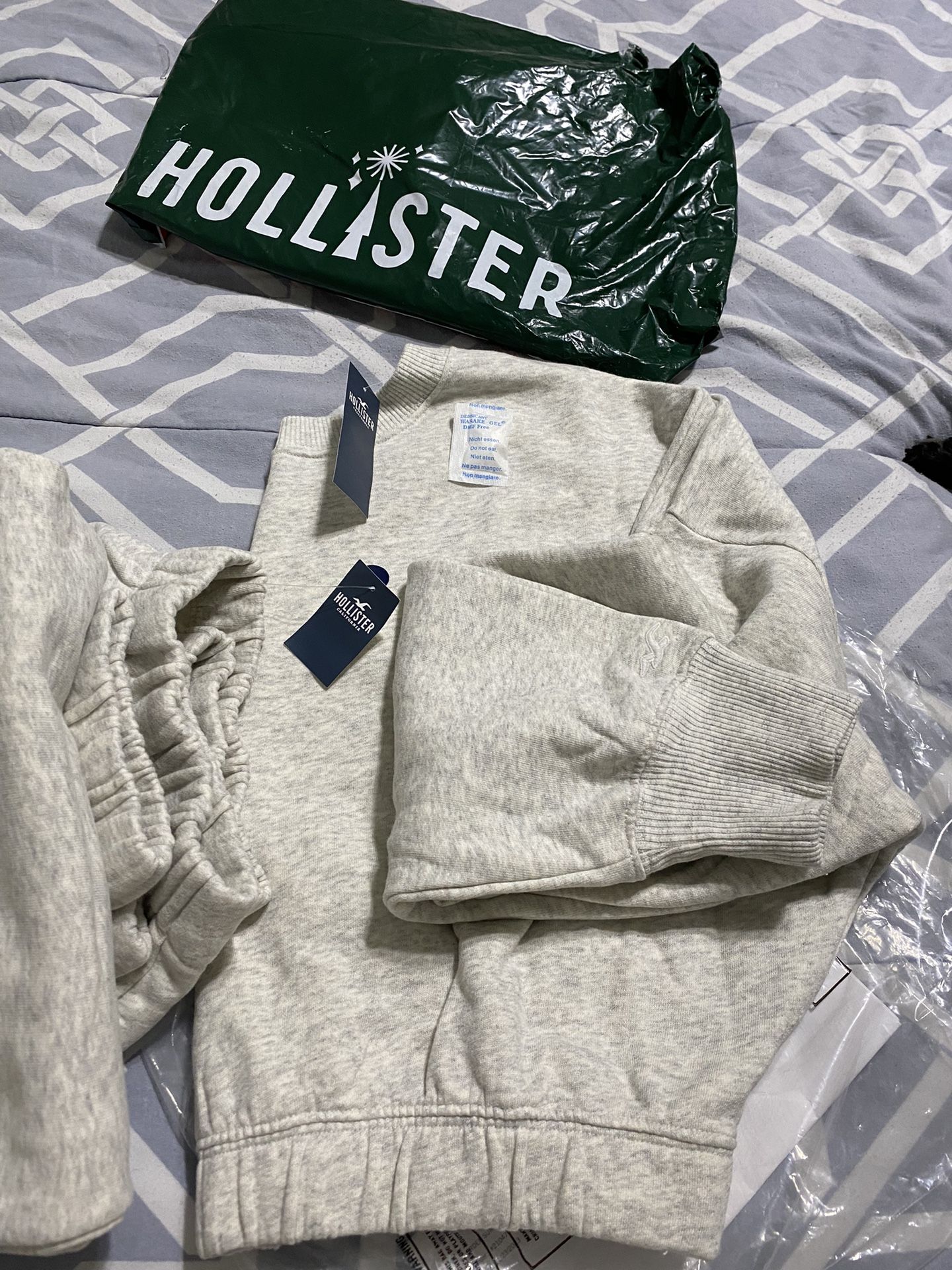 NEW Hollister Women’s Winter Set