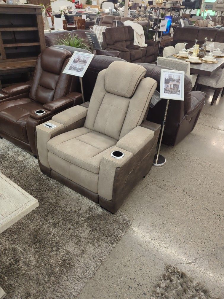 Powered Recliner With Wireless Charging