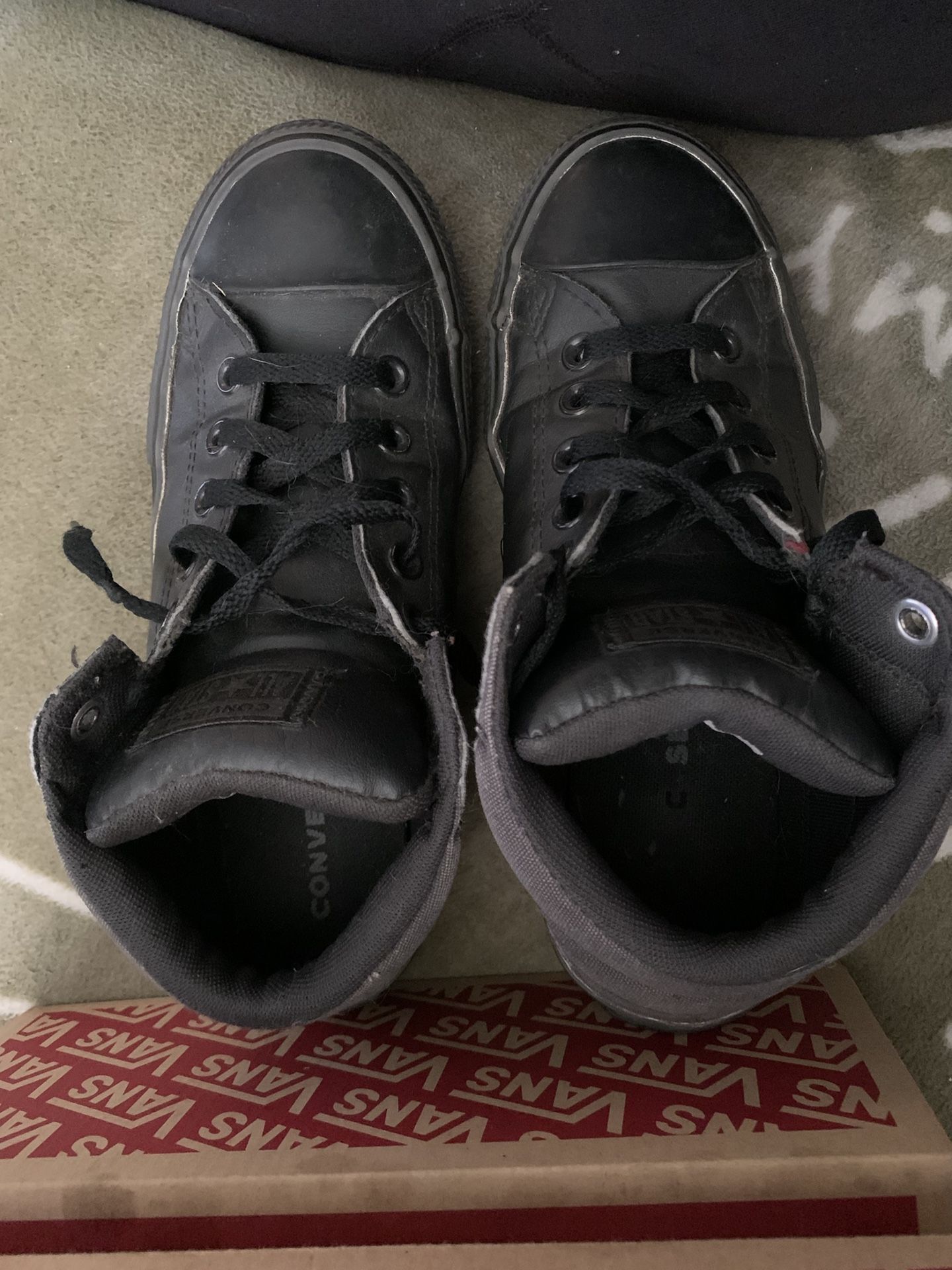 Converse  Chuck Taylor  Mid-top Size 5