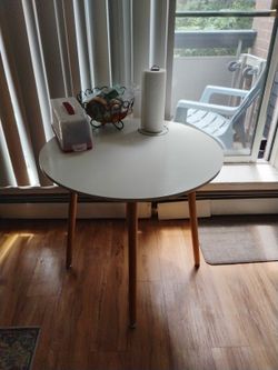 White Round Table Good Condition 