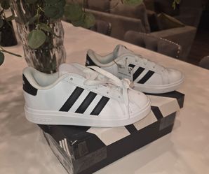 👟 Adidas Kids Sneakers – Size 1 👟