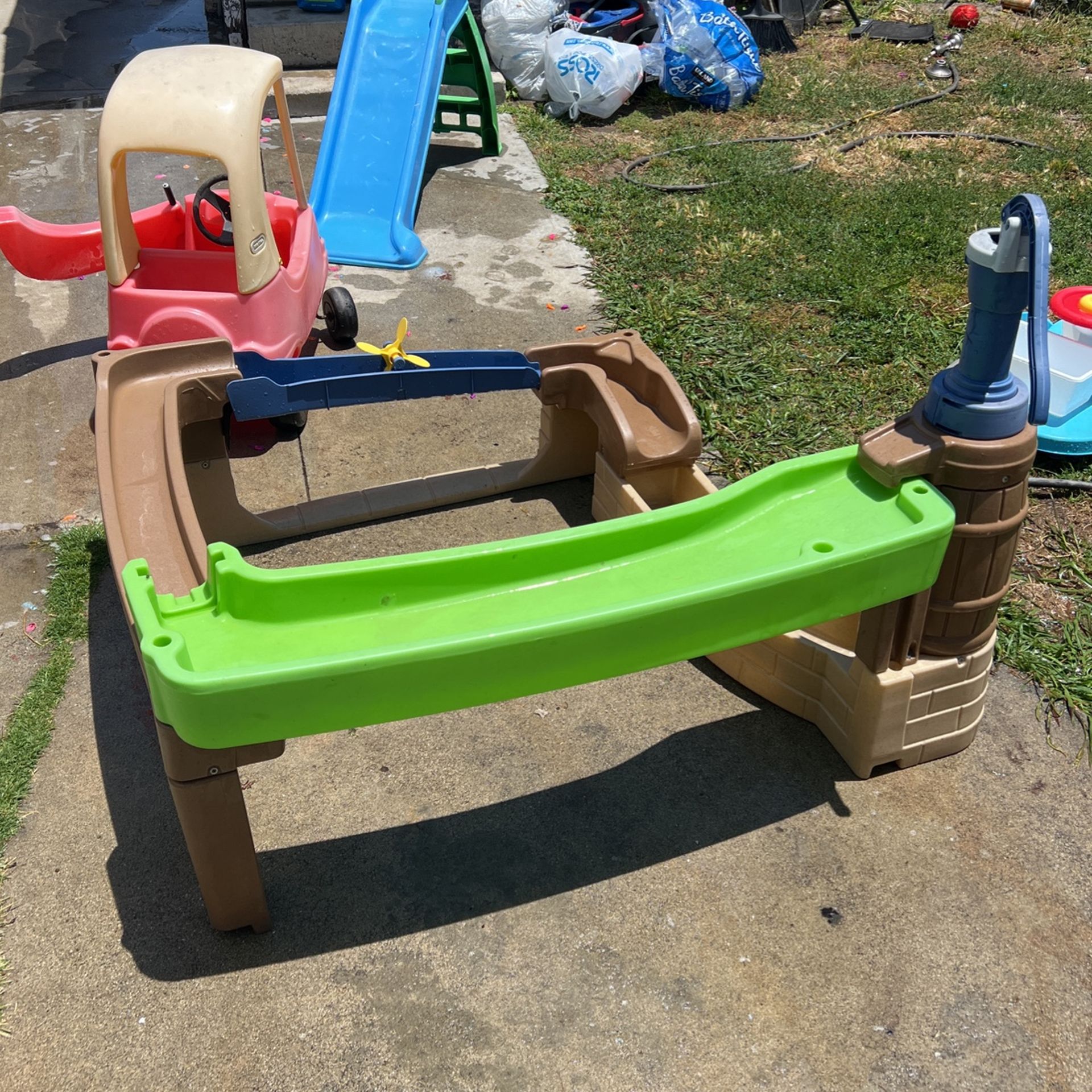 Step 2 Pump & Splash Shady Oasis Water Activity Center