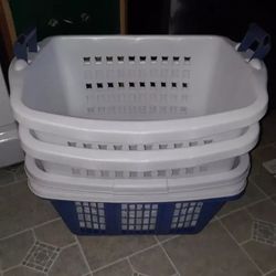 Like New 6 Laundry Baskets 10. Each Or 40. For All 
