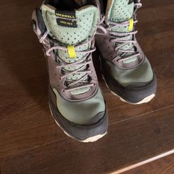 Merrill Women’s Hiking Boots Size 10.5