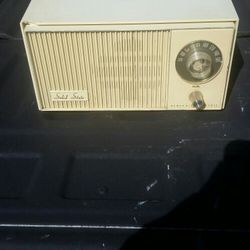 General Electric Table Top Radio 