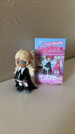 Peach Riot: Poppy Saint Figure