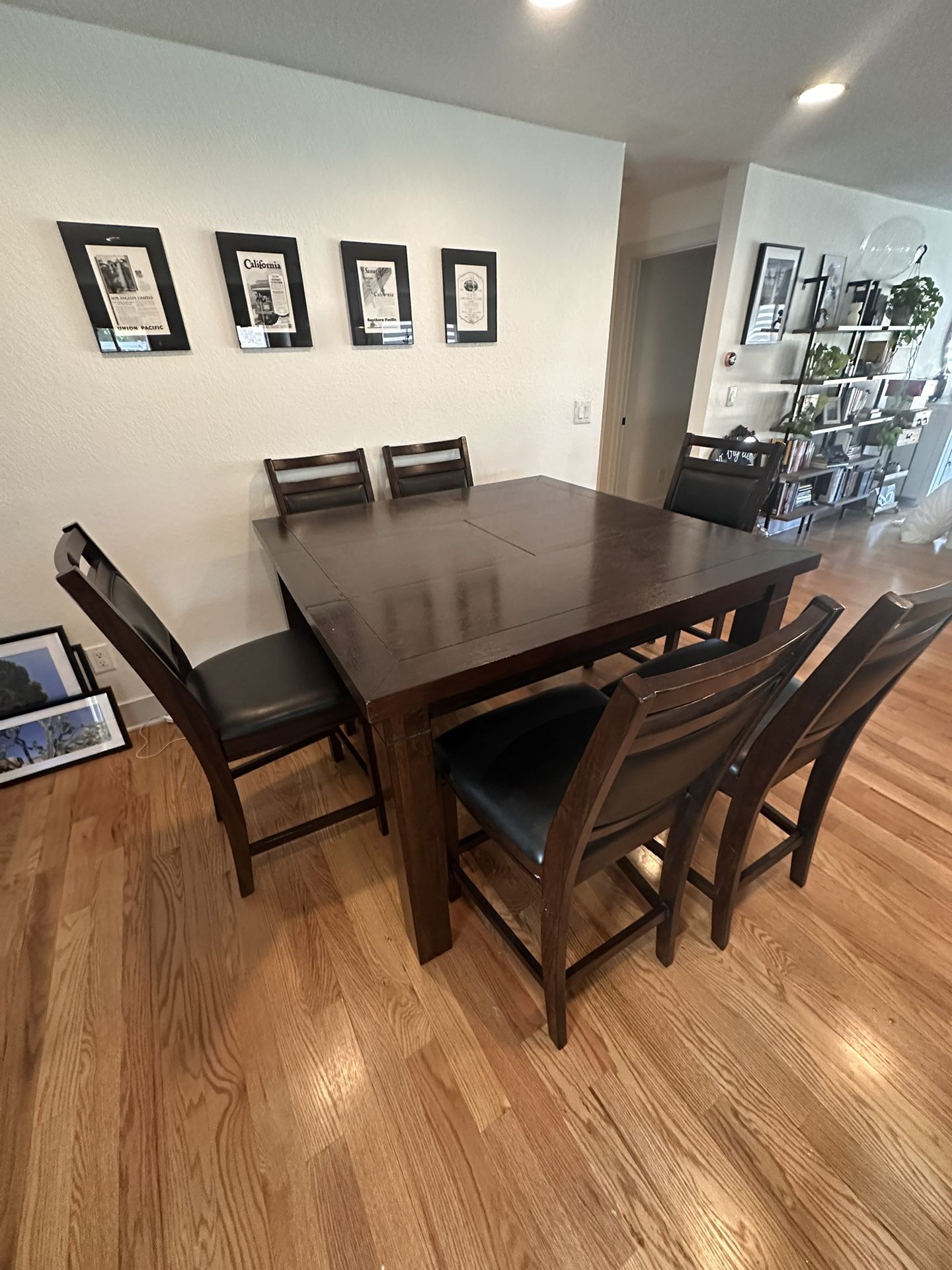 Hi-Top Table And chairs
