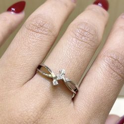 10K White Gold Diamond Ring 