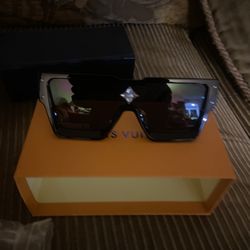 Lv Glasses
