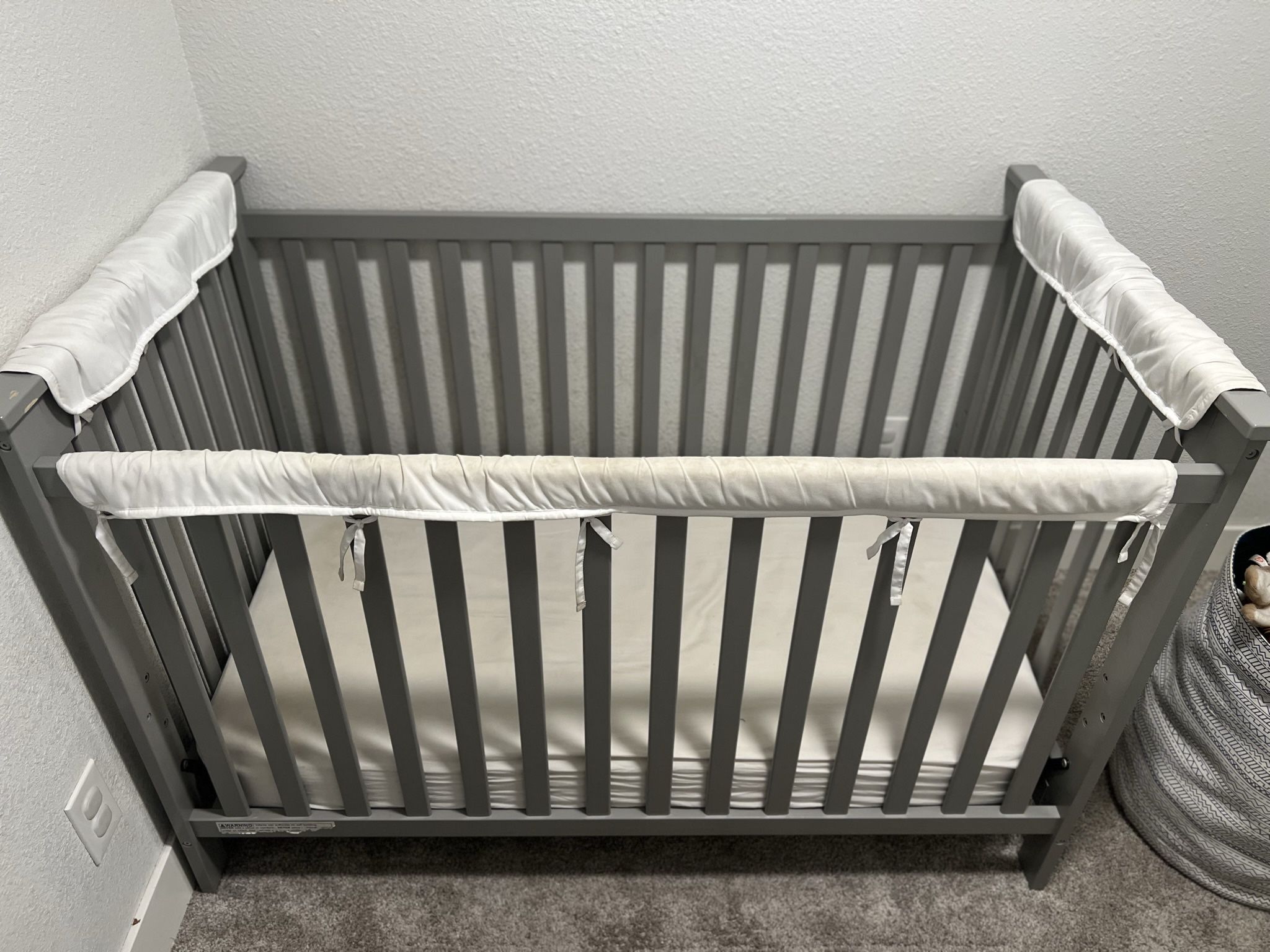 Crib With Mattress, Cover, Sheet And Bumpers 