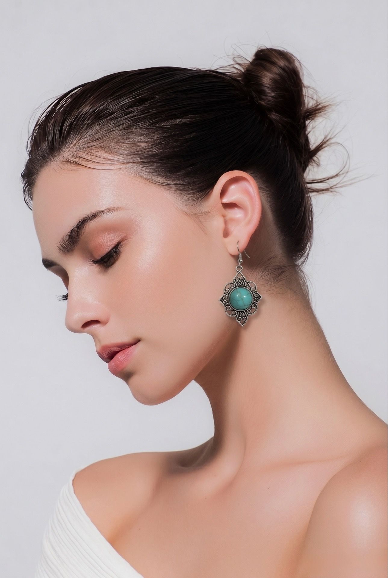 Silver Geometric Pendant With faux Turquoise Stone Rhinestone Decoration.