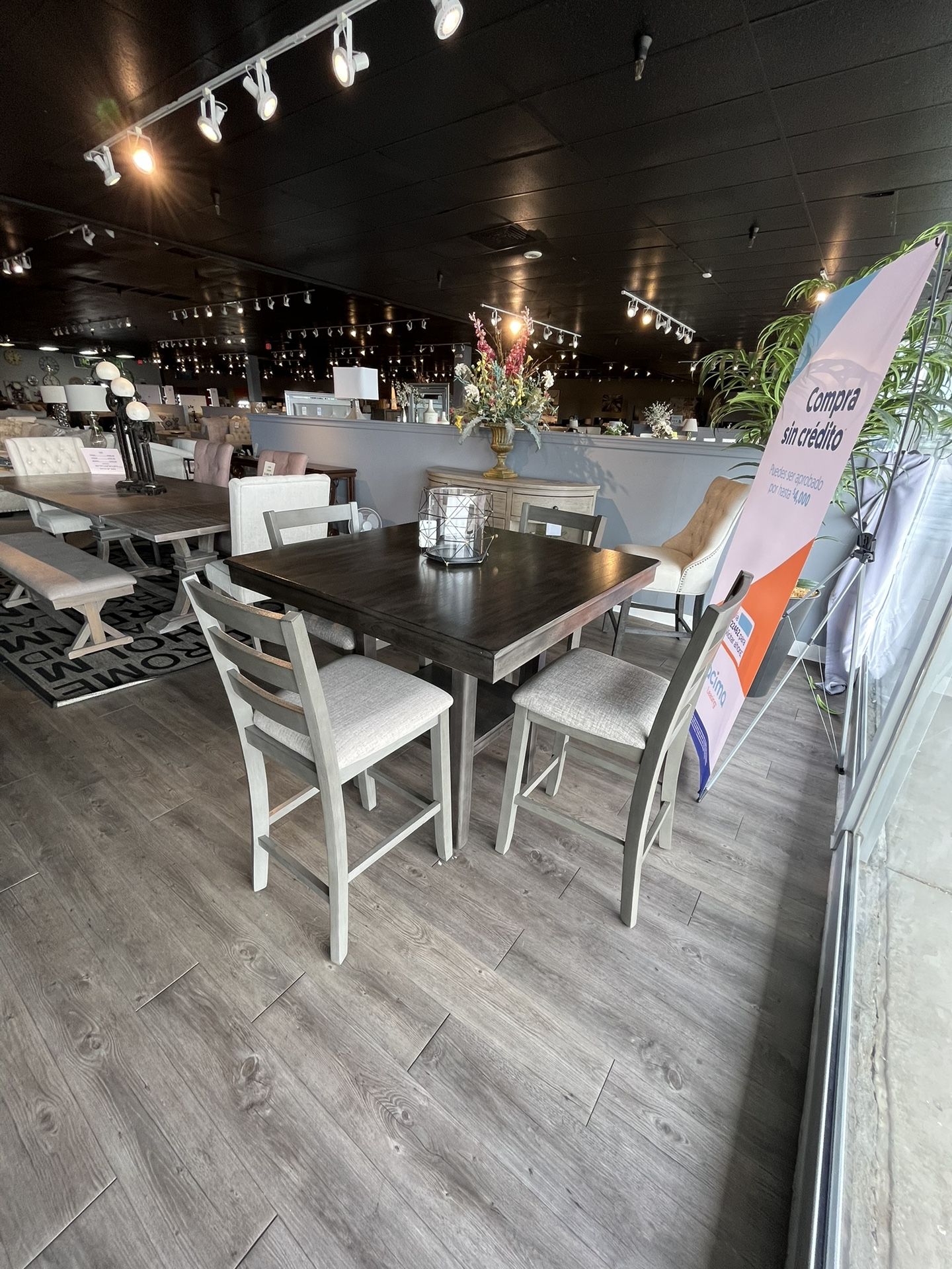 Table And 4 Barstools