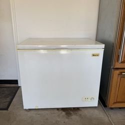 Magic Chef Deep Freezer 