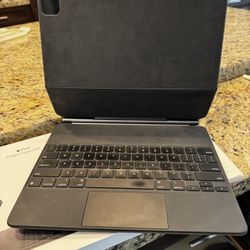 Magic Keyboard iPad Pro 12.9 6th Generation 