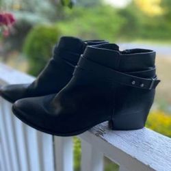 Lauren Conrad Womens Size 9 Black Ankle Boots