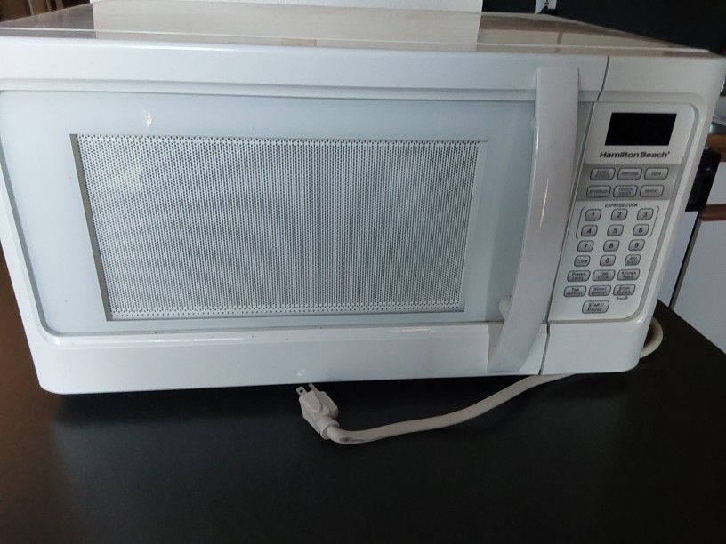 Free Hamilton Beach Microwave. Model # HB-P100N30AL-S3