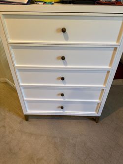 Modern White 5-Drawer Dresser / Chest – Excellent Condition