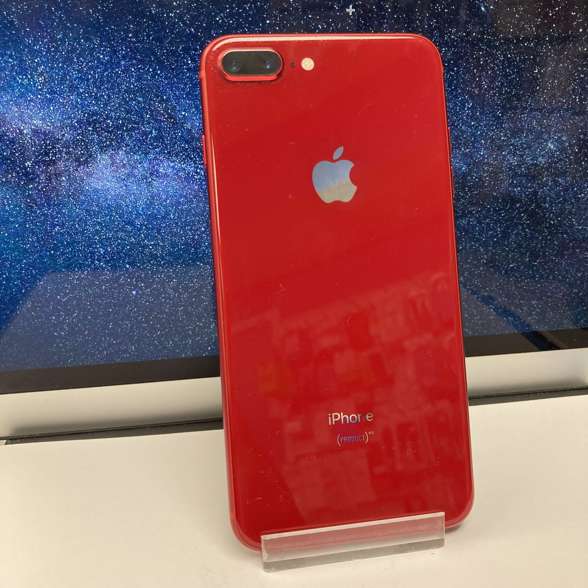 Factory Unlocked Iphone 8 plus 64 gb comes with store warranty