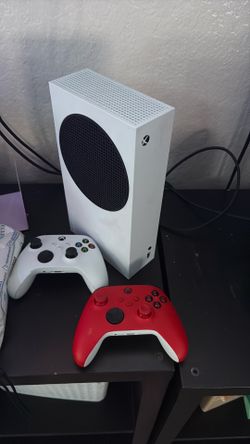 Xbox Series S w/ 2 controllers