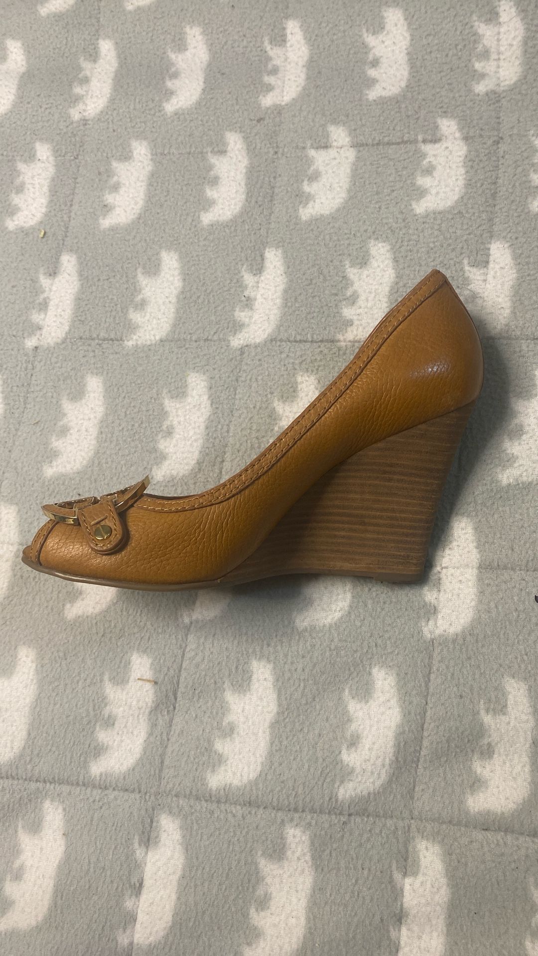  Very Nice  Tory Burch wedge shoe