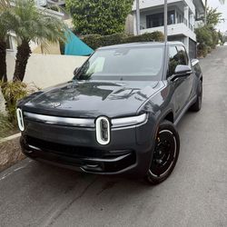 2025 Rivian R1T Dual Motor Large Battery (329 range)