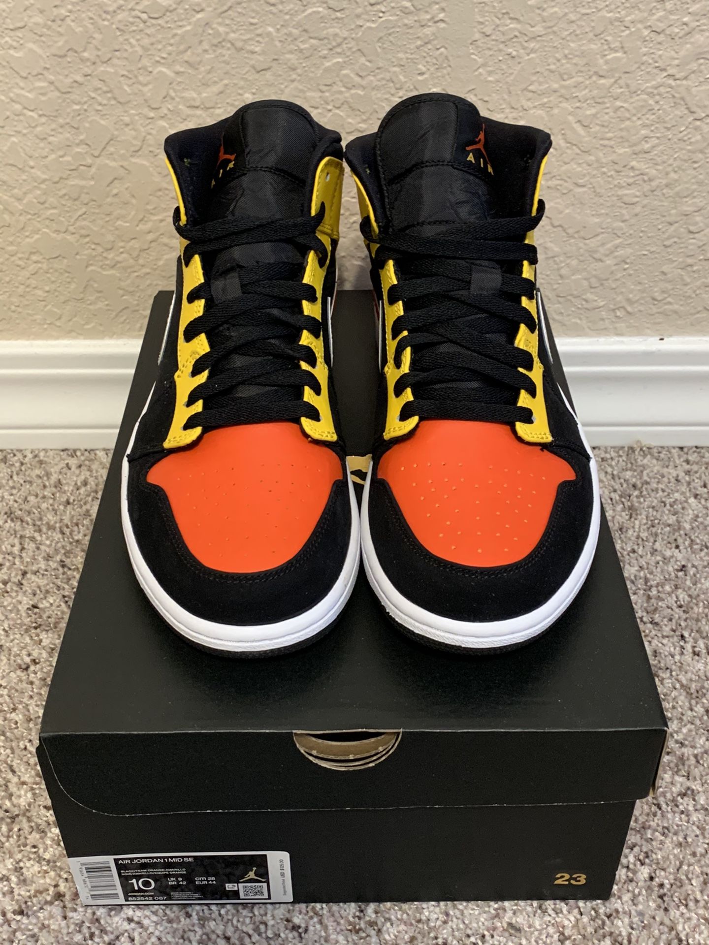 Air Jordan 1 Mid Black Amarillo Orange 10. Off-White supreme bape authentic