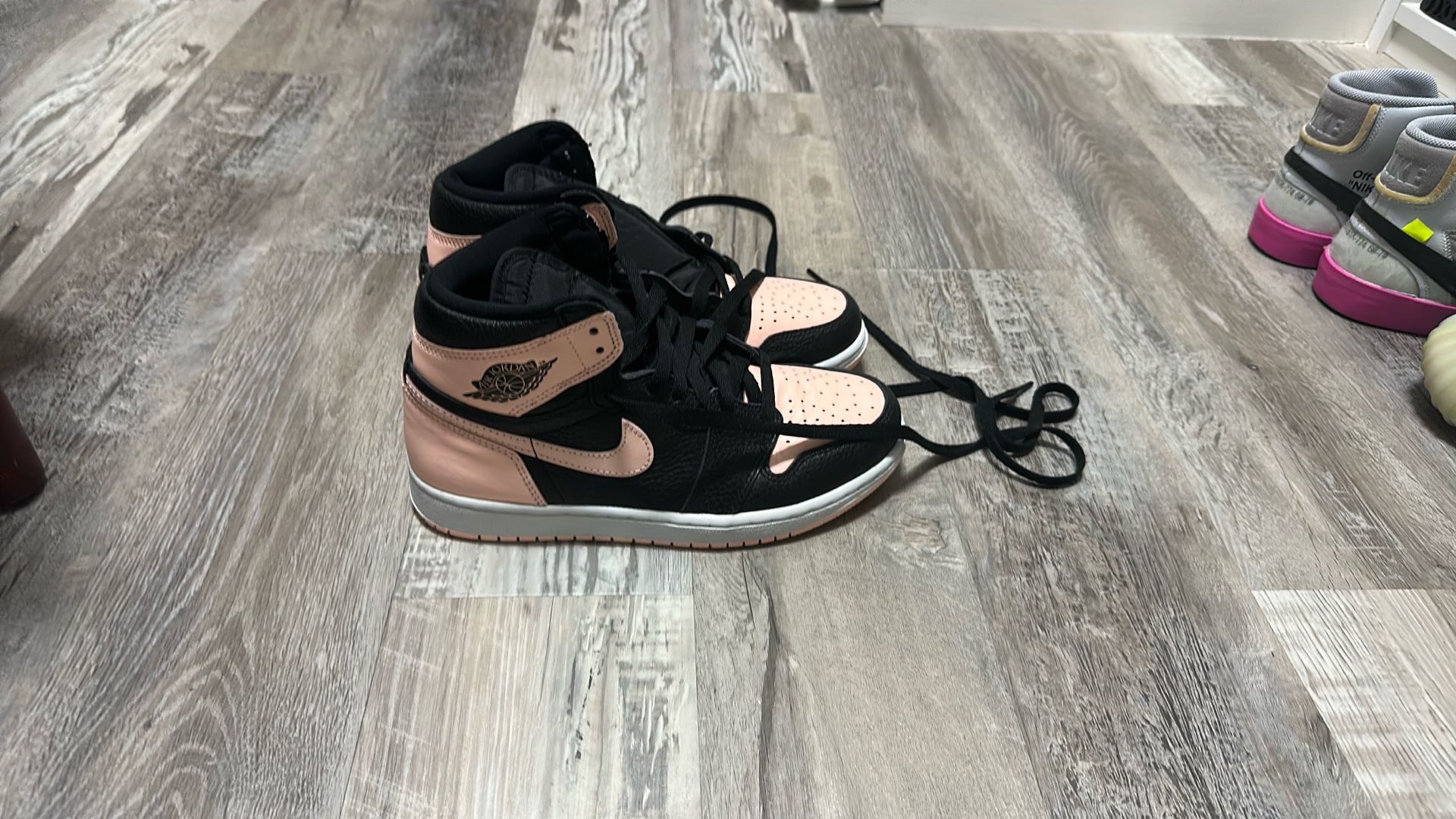 Jordan 1 Retro High Black Crimson Tint