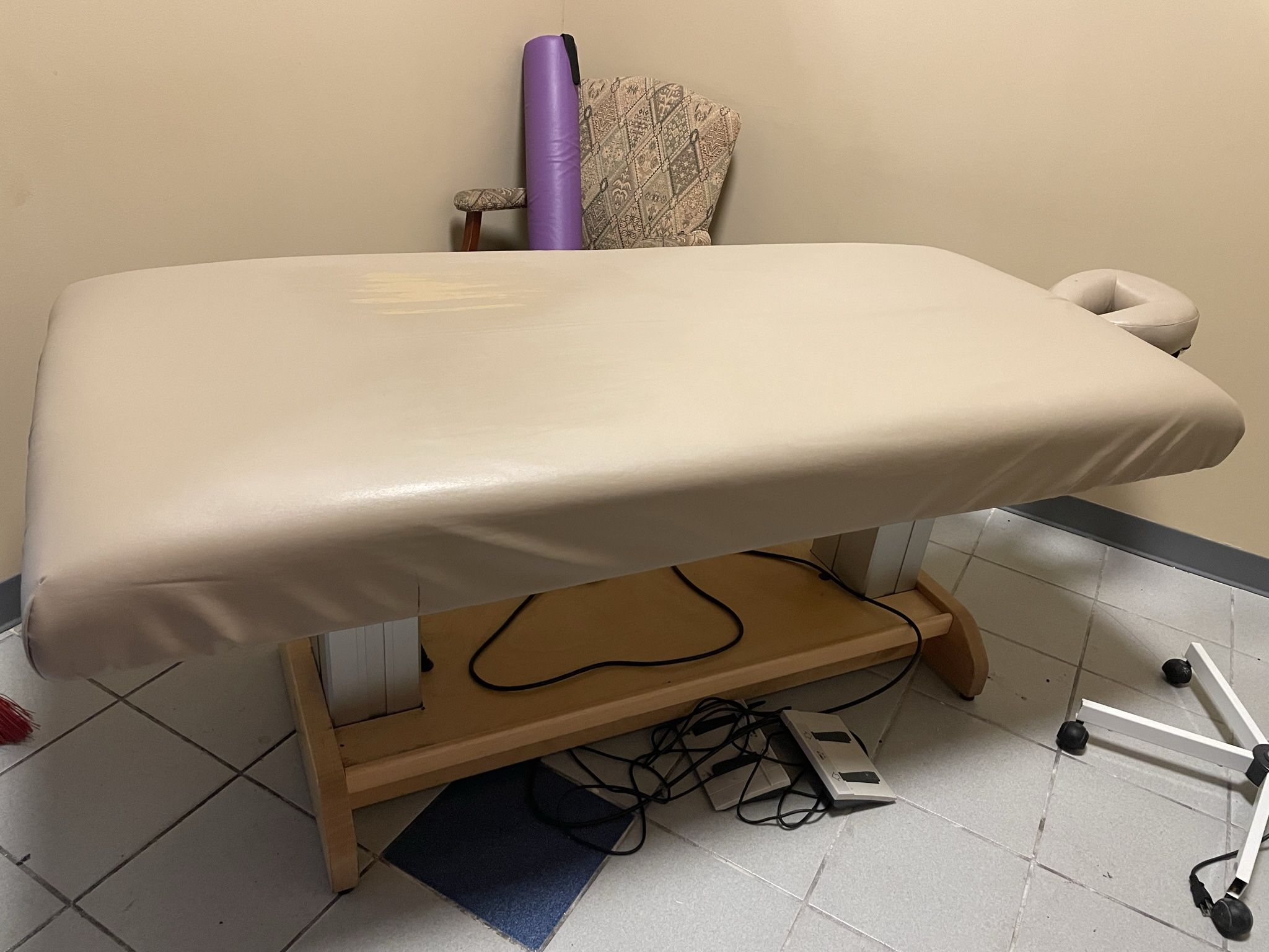 Electric Massage Table W Controls 