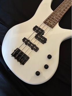 Jackson Bass Guitar - Snow White