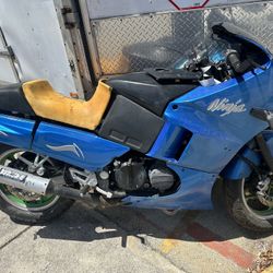 1989 Kawasaki,zx6 Salt With A Bill Of Sold Bill Of Sale, Title An Extra 200 Been Sitting