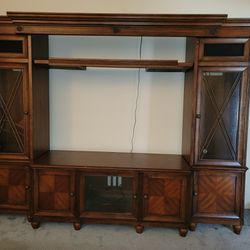 Entertainment Center TV
Stand w/ Cabinets