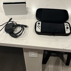 Nintendo SWITCH OLED WITH CASE