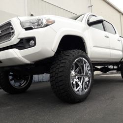 Toyota inch lift kits installed $1200 or 6inch complete $1600